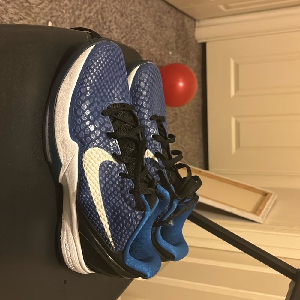 Nike Air Kobe 6 “DUKE” size 9 without box or Original shoe strings.